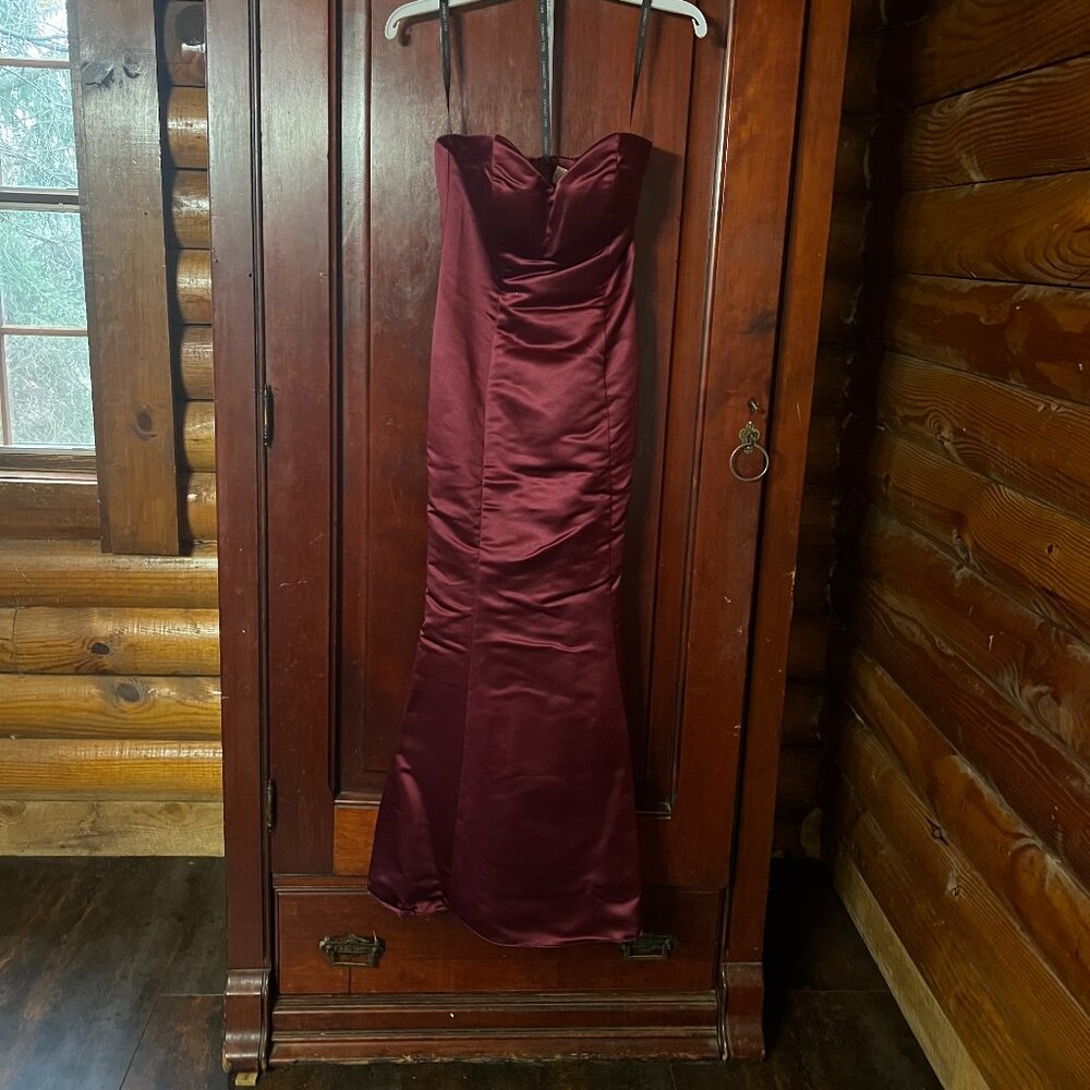 Bill Levkoff Lined Strapless Bridesmaid/Prom Gown in Wine, Size 2